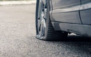 Material versagt, Reifen geplatzt: Zwischen technischem Defekt und juristischer Haftung